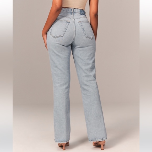 Abercrombie & Fitch Ultra Highrise 90’s Straight Jean - Picture 3 of 6